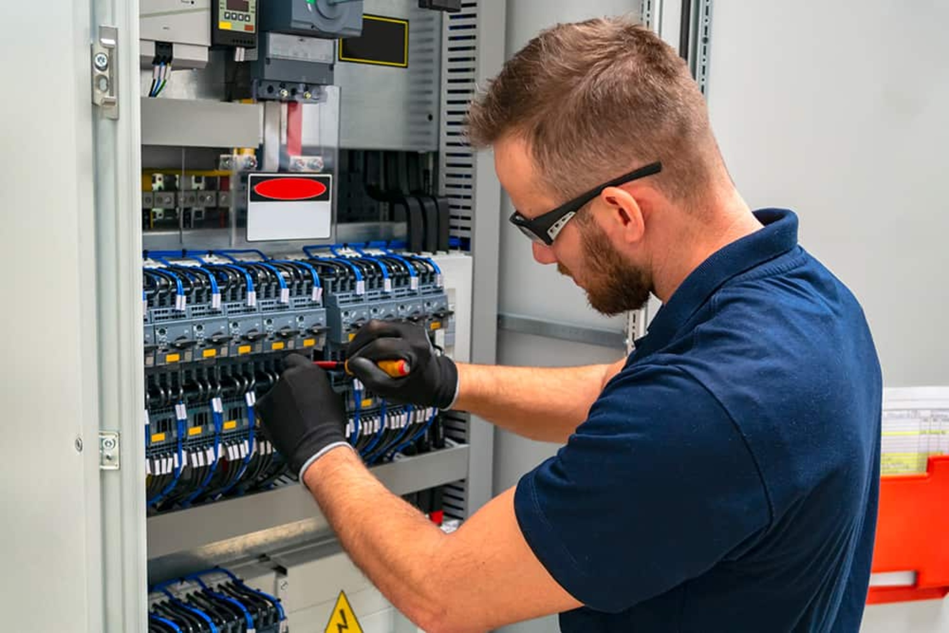 Elektroniker für Energie- und Gebäudetechnik (m/w/d) bei Elektro-Beck GmbH in Lichtentanne